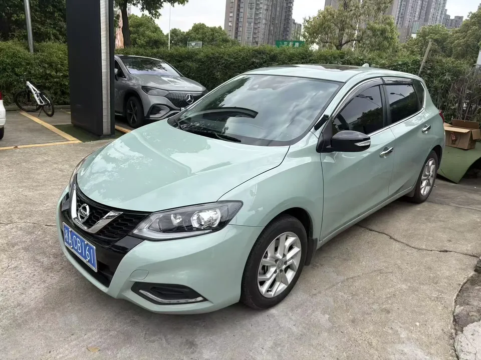 Nissan Tiida Tiida 2023 Tiida 2023 1.6L CVT Smart Travel Edition 2023 — photo 1, buy with delivery to Moscow