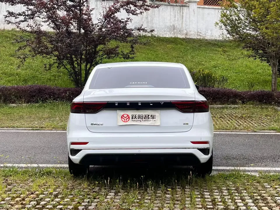 Geely Emgrand Emgrand 2023 4th Generation Champion Edition 1.5L CVT Luxury 2024 — thumbnail 2