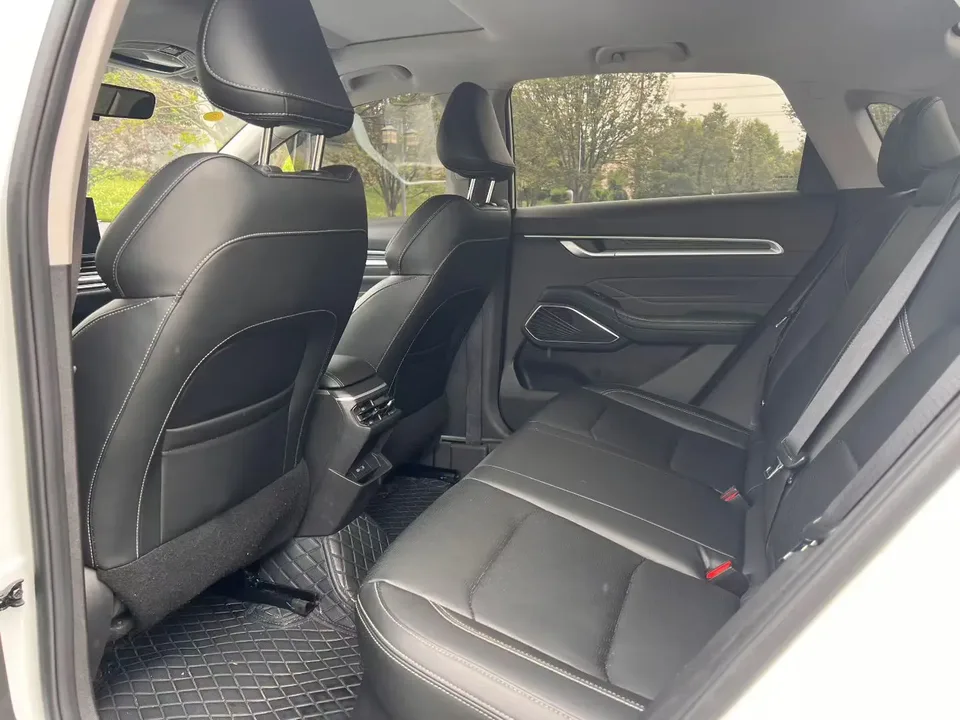 Geely Emgrand Emgrand 2023 4th Generation Champion Edition 1.5L CVT Luxury 2024 — thumbnail 3