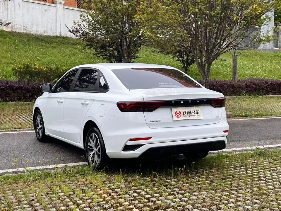 Geely Emgrand Emgrand 2023 4th Generation Champion Edition 1.5L CVT Luxury 2024 — thumbnail 4