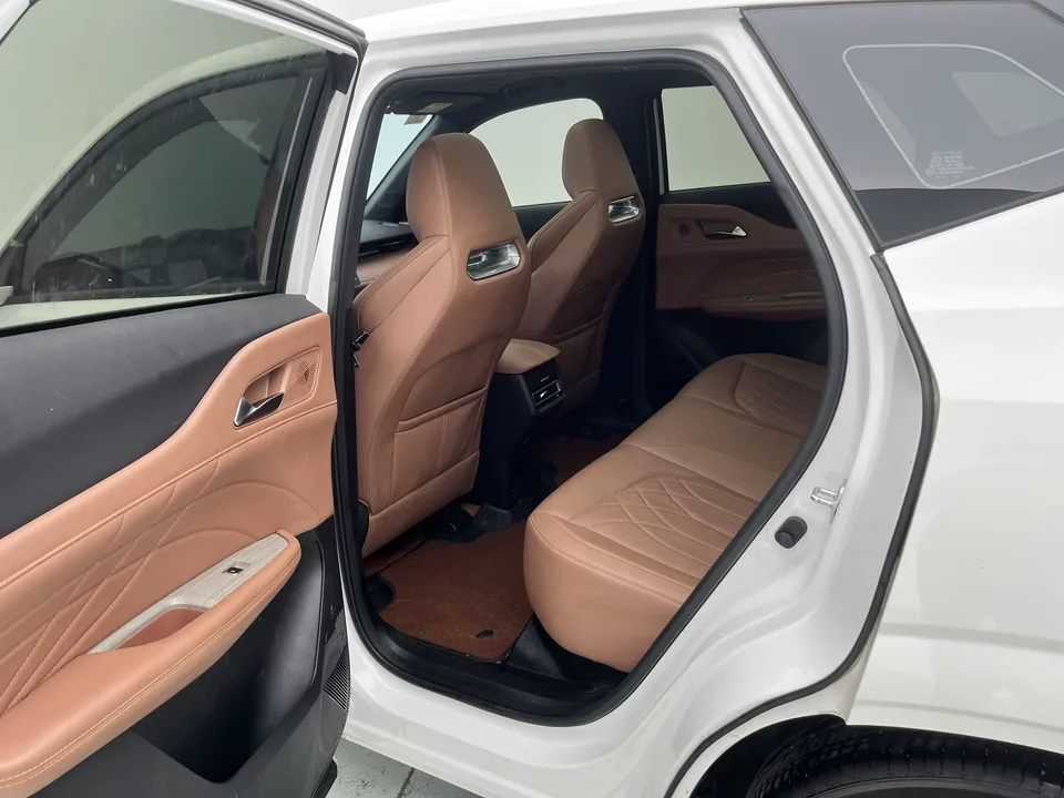 Changan UNI-Z PHEV Blue Whale iDD 125KM Beyond Edition 2024 — миниатюра 4