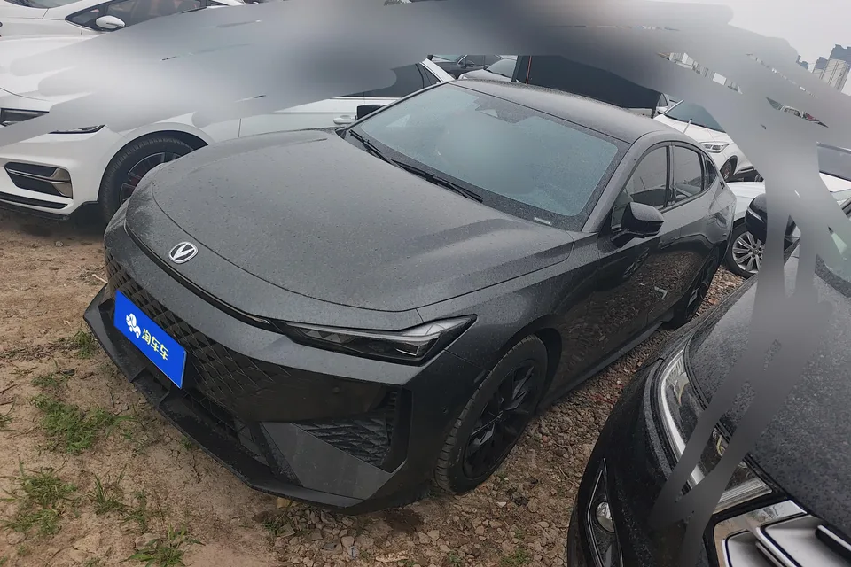 Changan UNI-V 1.5T Smart Pilot Edition 2024 — фото 1, купить с доставкой в Москву