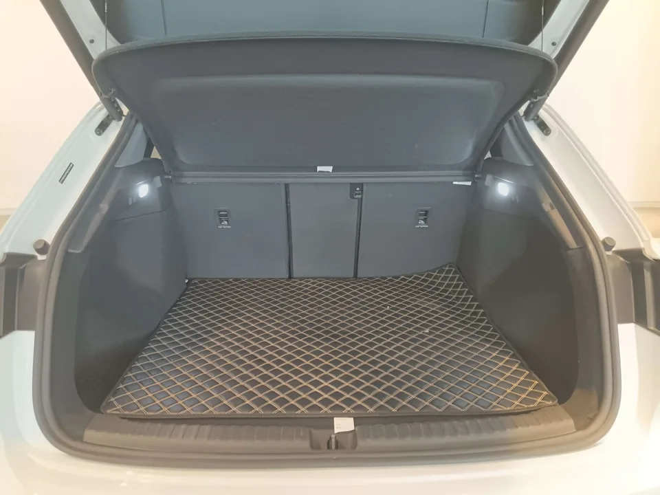 Audi Q4 e-tron 40 e-tron Creative Edition 2023 — миниатюра 5