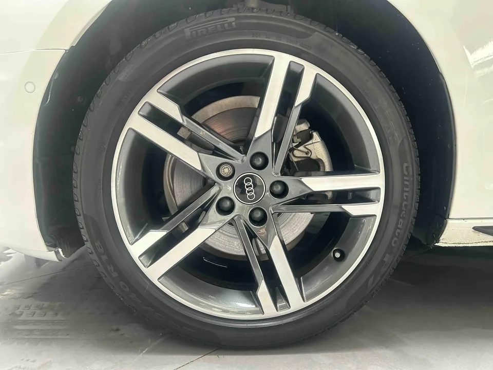 Audi a4 l Audi A4L 2022 40 TFSI luxury and dynamic model 2022 — миниатюра 2