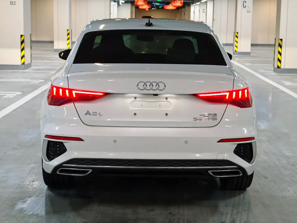 Audi A3 facelift Sportback 35 TFSI stylish and sporty 2024 — миниатюра 2