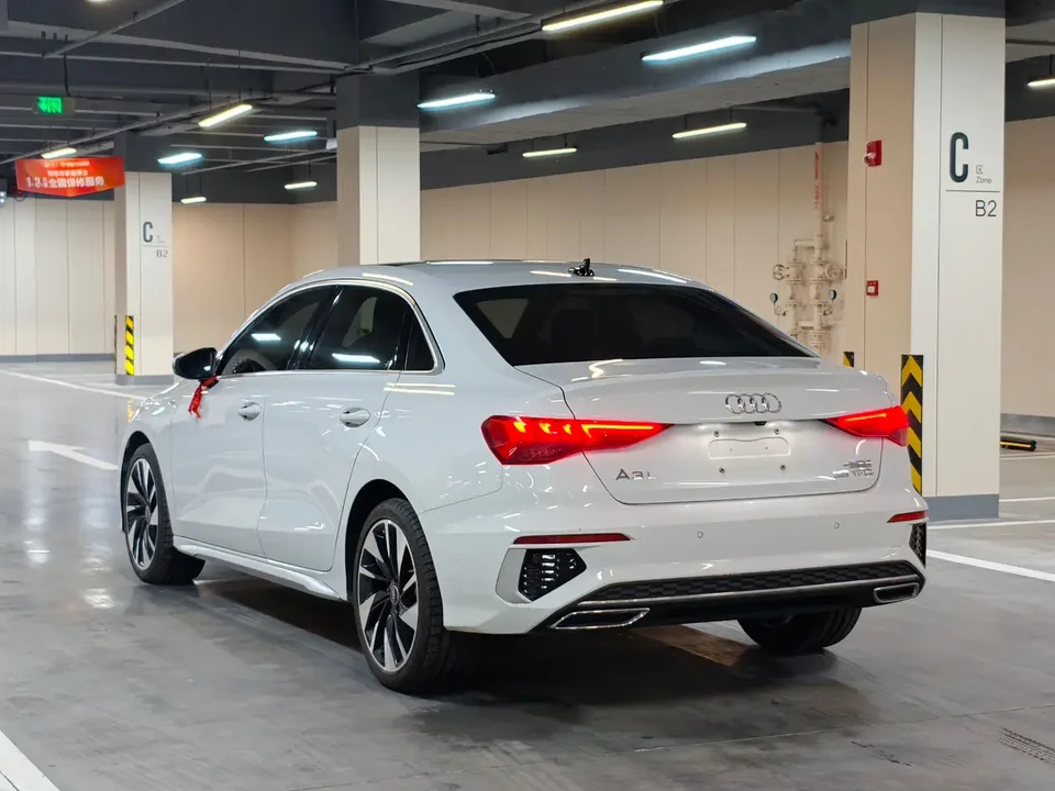 Audi A3 facelift Sportback 35 TFSI stylish and sporty 2024 — миниатюра 4
