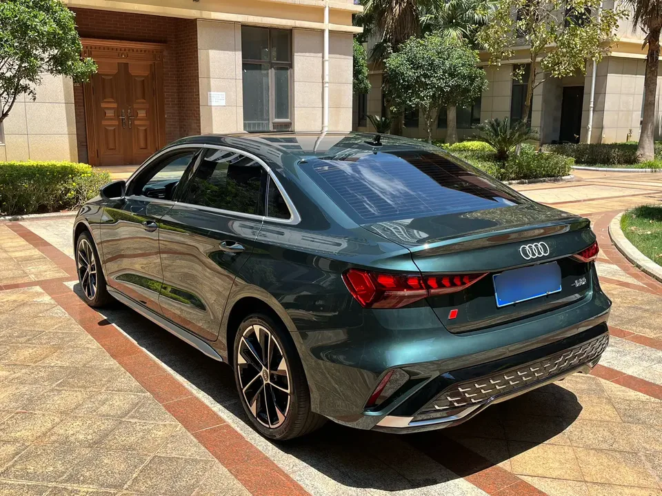 Audi A3 Audi A3 2025 A3L Limousine 35 TFSI Flying Spur Premium Edition 2025 — миниатюра 2