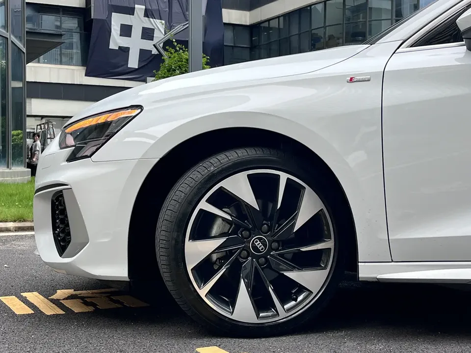 Audi A3 A3 2022 Sportback 35 TFSI stylish and sporty 2022 — thumbnail 3