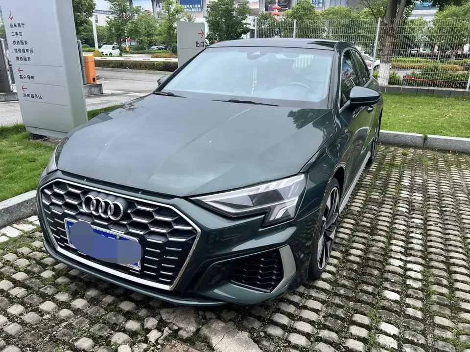 Audi A3 A3L Limousine 35 TFSI Fashion Sports 2023 — фото 1, купить с доставкой в Москву