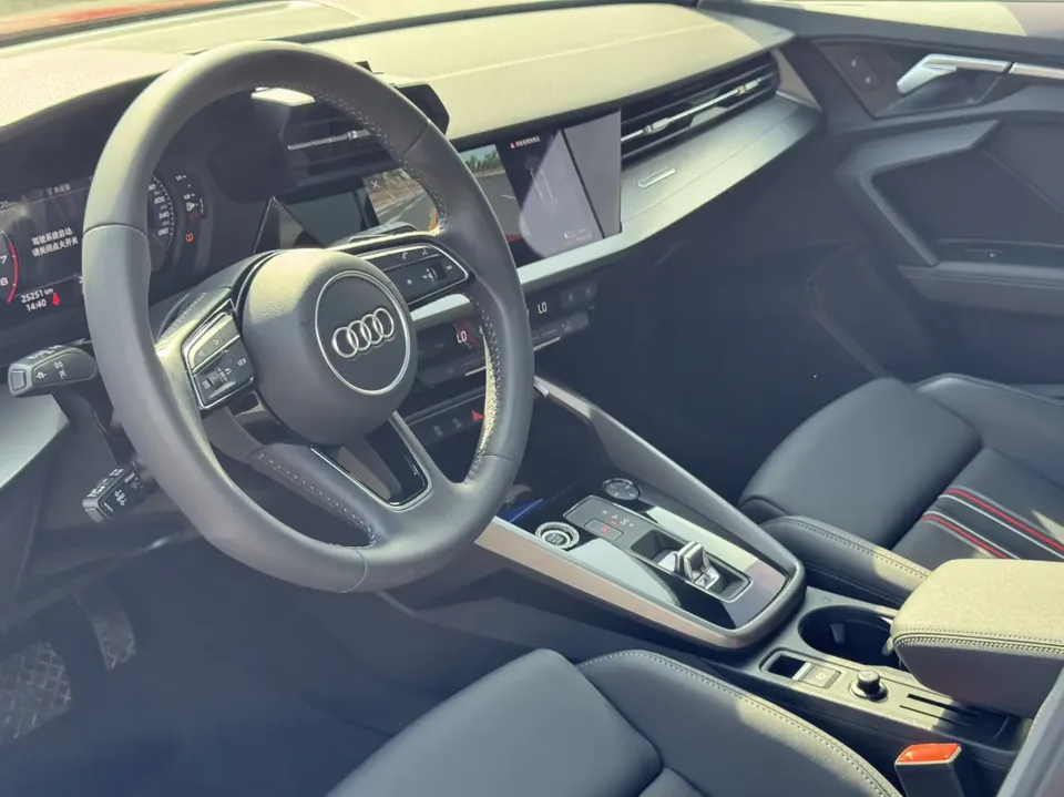 Audi A3 Sportback 35 TFSI stylish and sporty 2022 — миниатюра 4