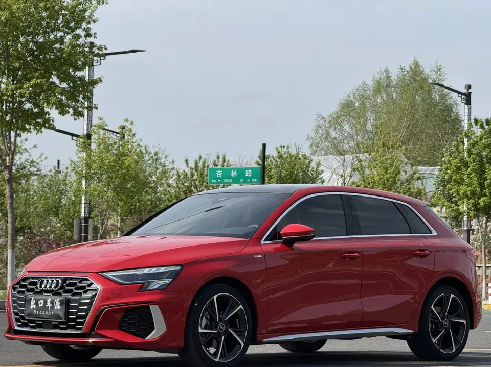 Audi A3 Sportback 35 TFSI stylish and sporty 2022 — фото 1, купить с доставкой в Москву