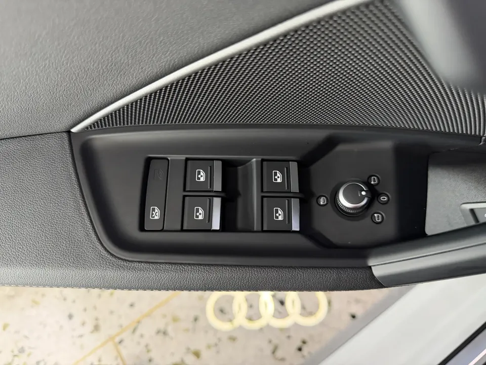 Audi A3 Sportback 35 TFSI stylish and sporty 2023 — миниатюра 5