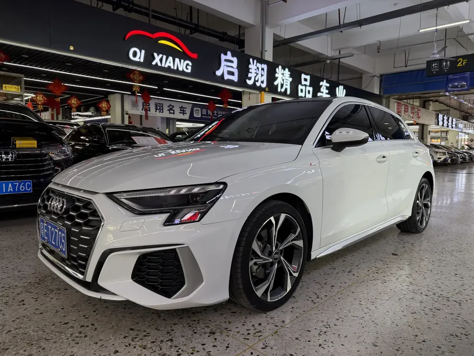 Audi A3 Sportback 35 TFSI stylish and sporty 2023 — фото 1, купить с доставкой в Москву