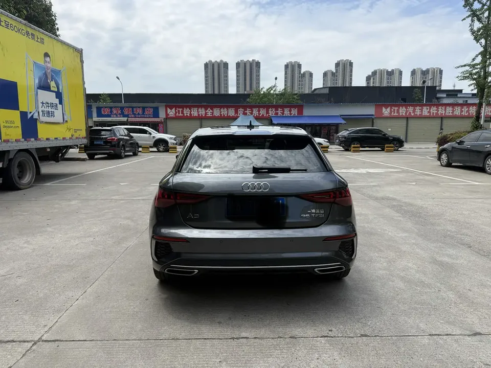 Audi A3 facelift Sportback 35 TFSI stylish and sporty 2023 — миниатюра 2