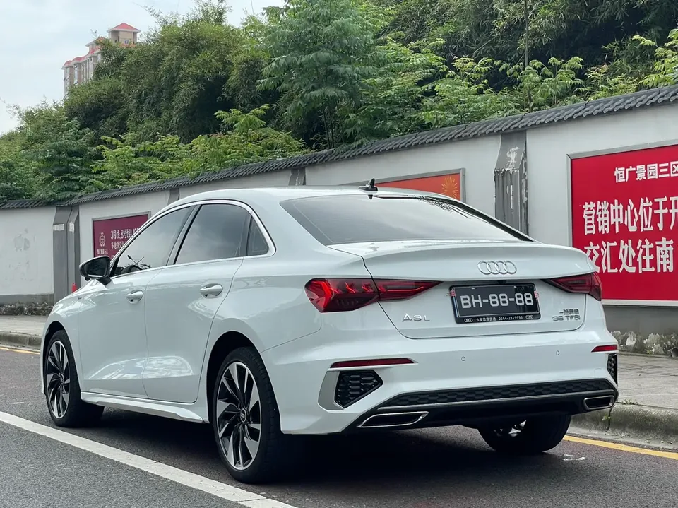 Audi A3 A3L Limousine 35 TFSI Fashion Sports 2022 — миниатюра 2