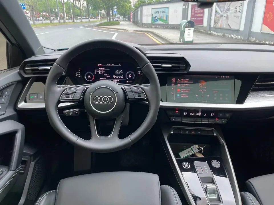 Audi A3 A3L Limousine 35 TFSI Fashion Sports 2022 — миниатюра 4