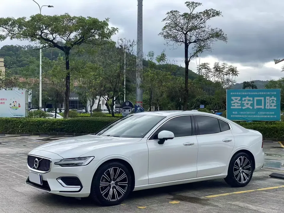 Volvo S60 2022