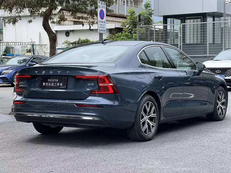Volvo S60 Volvo S60 2023 B4 Zhiyi Luxury Edition 2022 — миниатюра 2