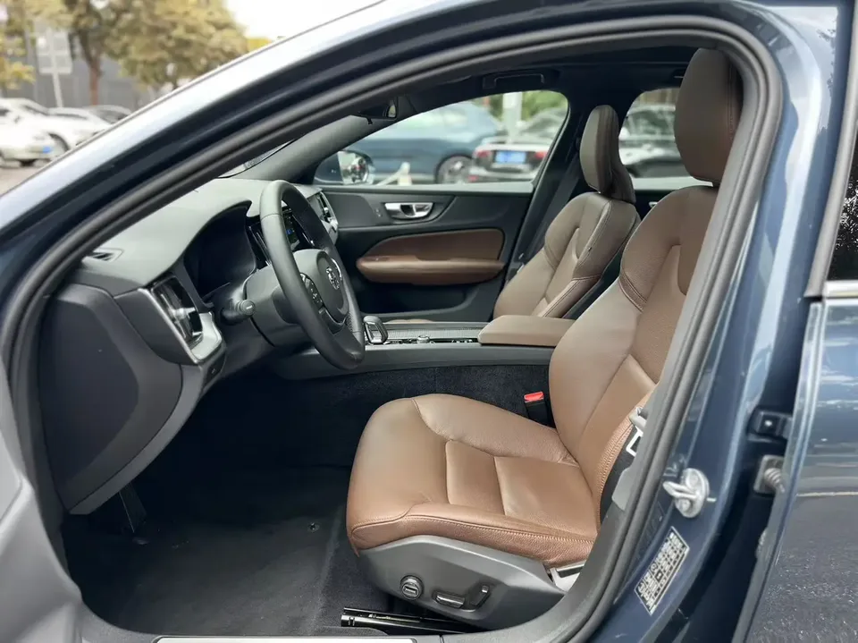 Volvo S60 Volvo S60 2023 B4 Zhiyi Luxury Edition 2022 — миниатюра 3