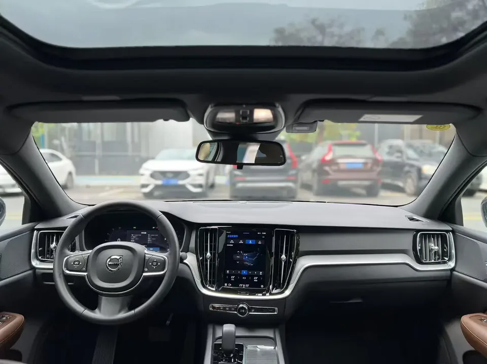 Volvo S60 Volvo S60 2023 B4 Zhiyi Luxury Edition 2022 — миниатюра 5