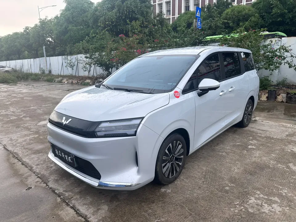 Wuling Starlight 730 EV basic model 2025 — фото 1, купить с доставкой в Москву