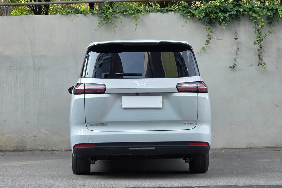 Wuling Starlight 730 EV Starlight 730 EV 2025 basic model 2026 — миниатюра 2