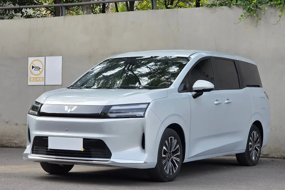 Wuling Starlight 730 EV Starlight 730 EV 2025 basic model 2026 — фото 1, купить с доставкой в Москву