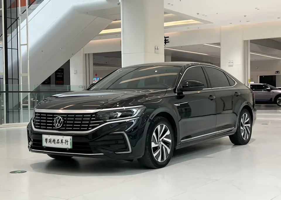 Volkswagen Passat PHEV 2023