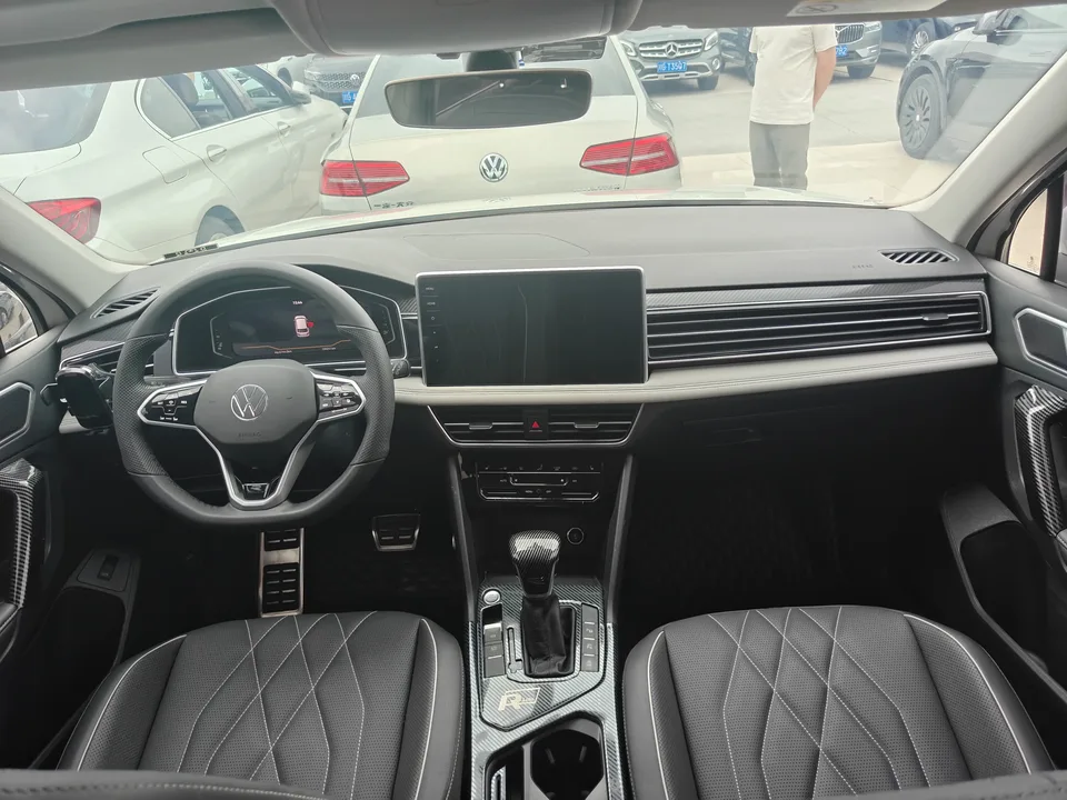 Volkswagen Tiguan L Tiguan L 2022 330TSI Automatic 2WD R-Line Enjoy Edition 2022 — миниатюра 4