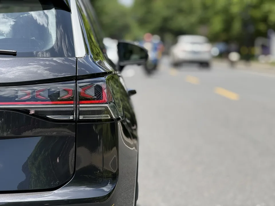 Volkswagen Tayron 3000 million selected model 300TSI two-wheel drive 2026 — миниатюра 3