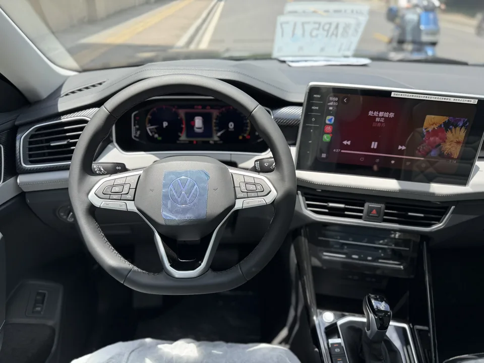 Volkswagen Tayron 3000 million selected model 300TSI two-wheel drive 2026 — миниатюра 4