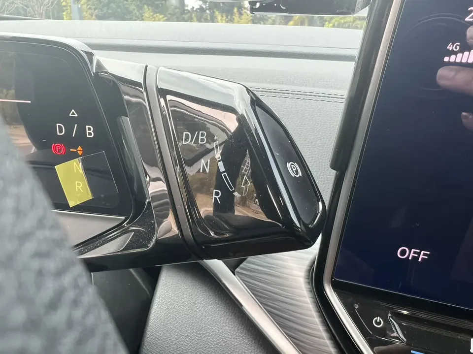 Volkswagen ID.4 Crozz Pure Enjoyment Limited Edition 2023 — миниатюра 4