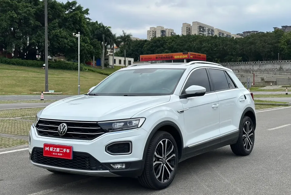 Volkswagen T-Roc T-Roc 2022 Tange 280TSI DSG two-wheel drive comfort PLUS 2022 — photo 1, buy with delivery to Moscow