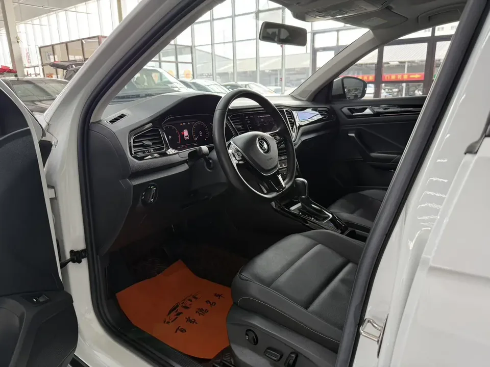 Volkswagen T-Roc T-Roc 2022 Tange 280TSI DSG two-wheel drive comfort PLUS 2022 — миниатюра 5