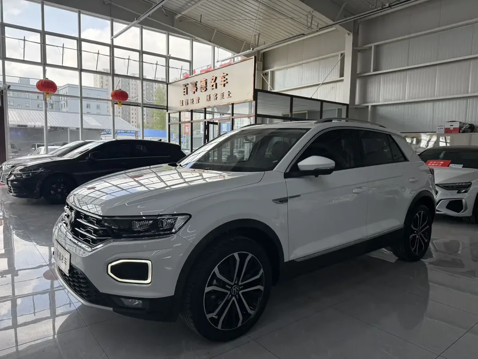 Volkswagen T-Roc T-Roc 2022 Tange 280TSI DSG two-wheel drive comfort PLUS 2022 — фото 1, купить с доставкой в Москву