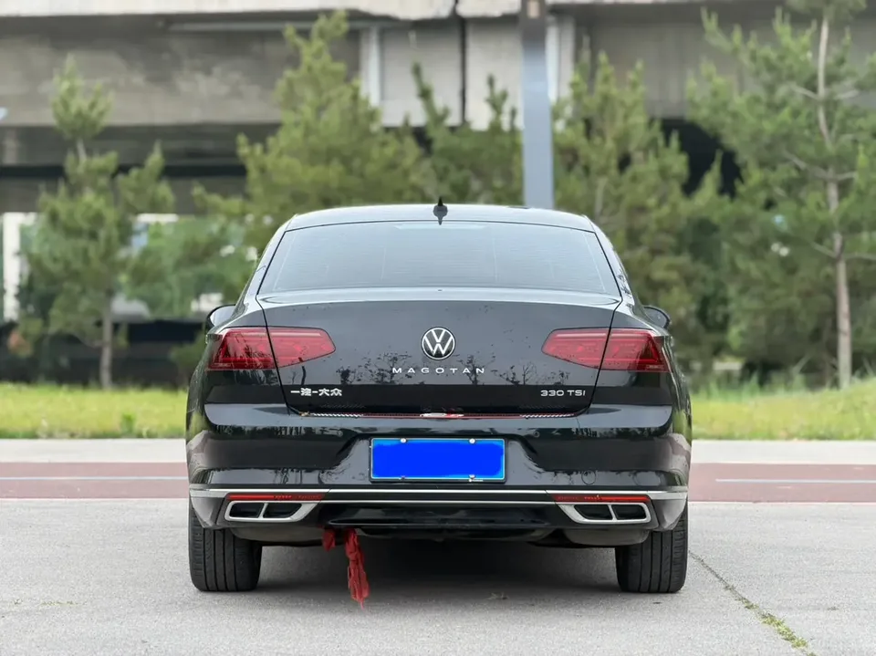 Volkswagen Magotan Magotan 2023 2 million commemorative edition 330TSI DSG luxury model 2023 — миниатюра 2