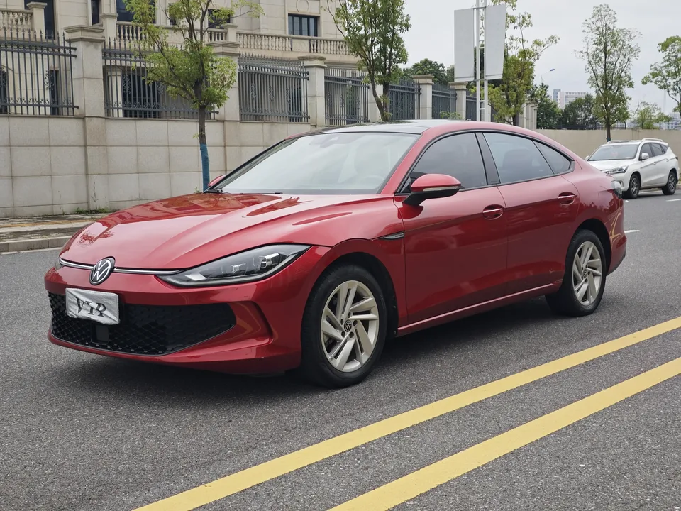 Volkswagen Lamando Lingdu 2023 Lingdu L 280TSI DSG Hot Edition 2023 — photo 1, buy with delivery to Moscow