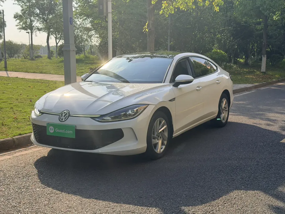 Volkswagen Lamando Lingdu 2022 Lingdu Lingdu L 280TSI DSG Hot Edition 2023 — photo 1, buy with delivery to Moscow