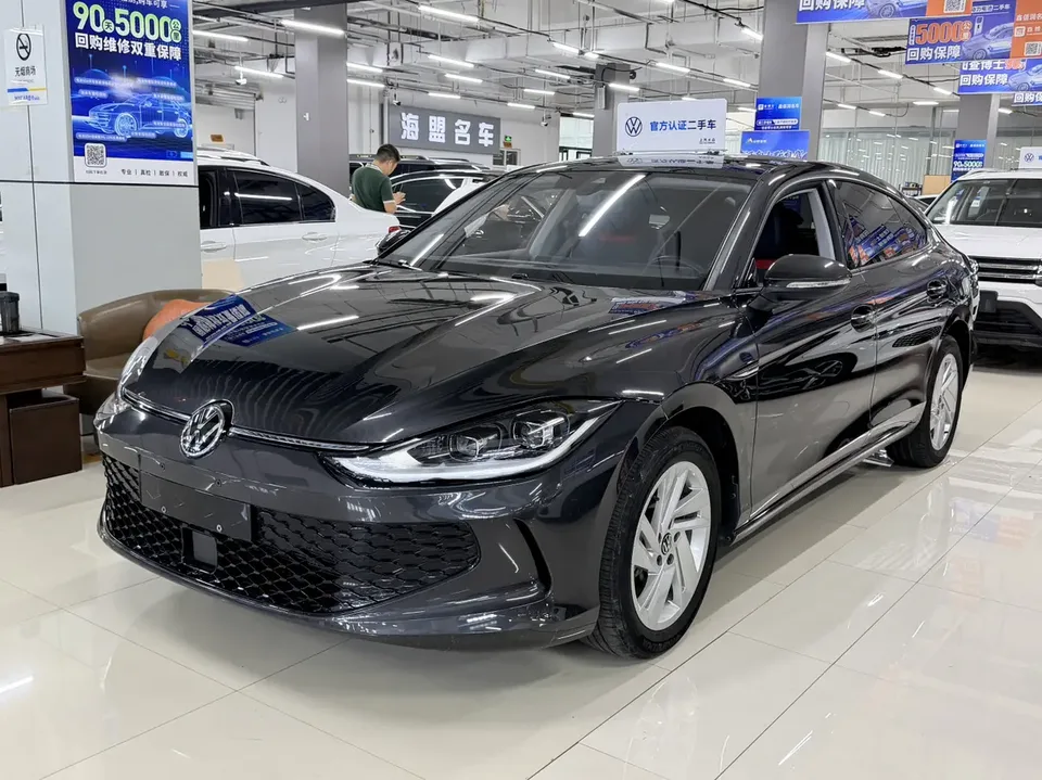 Volkswagen Lamando Lingdu 2023 Lingdu Lingdu L 280TSI DSG Hot Edition 2023 — photo 1, buy with delivery to Moscow
