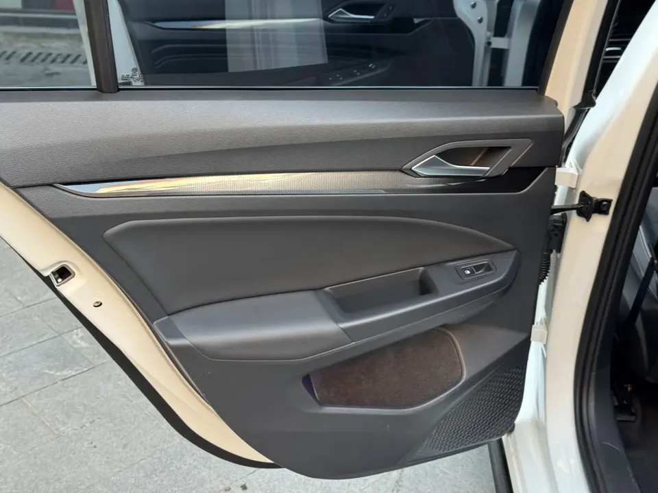 Volkswagen Golf facelift 280TSI DSG R-Line Lite 2024 — миниатюра 3