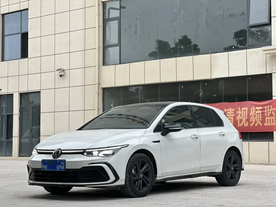 Volkswagen Golf 280TSI DSG R-Line 2022 — фото 1, купить с доставкой в Москву