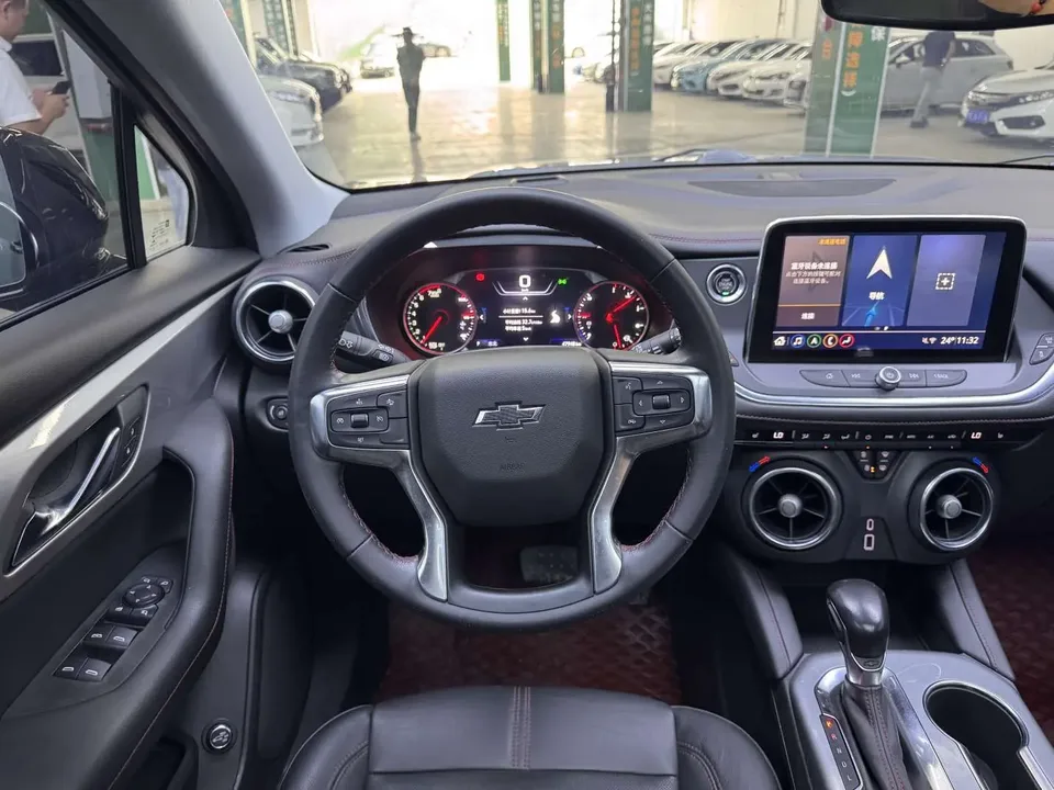 Chevrolet Pioneer Trailblazer 2022 light hybrid 650T Redline 7-seat Ting version 2022 — миниатюра 3