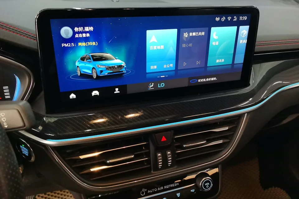 Ford Focus sedan EcoBoost 180 automatic ST Line 2022 — миниатюра 4