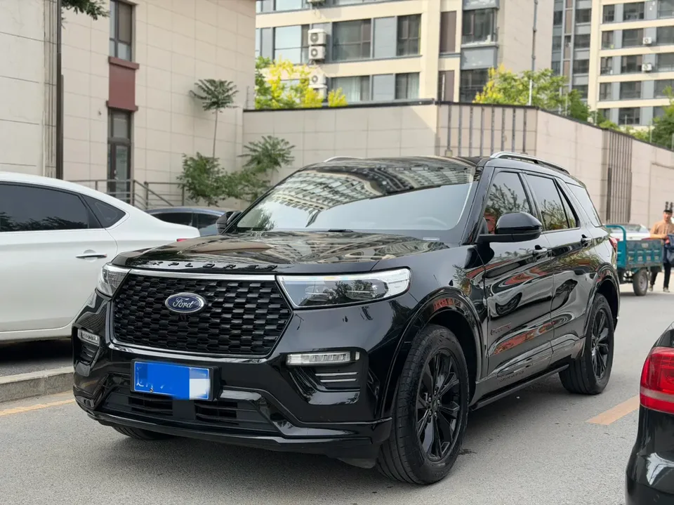 Ford Explorer Explorer 2022 EcoBoost 285 30th Anniversary Edition 7-seater 2022 — photo 1, buy with delivery to Moscow