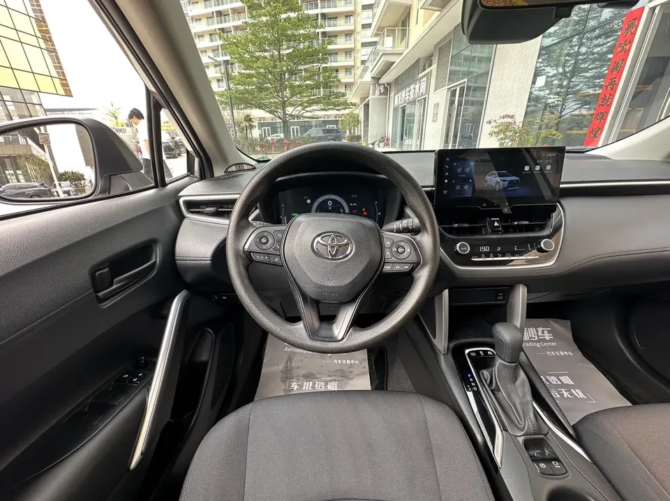 Toyota CorollaCross 2.0L Intelligent Electric Hybrid Dual Engine Pioneer Edition 2024 — миниатюра 5