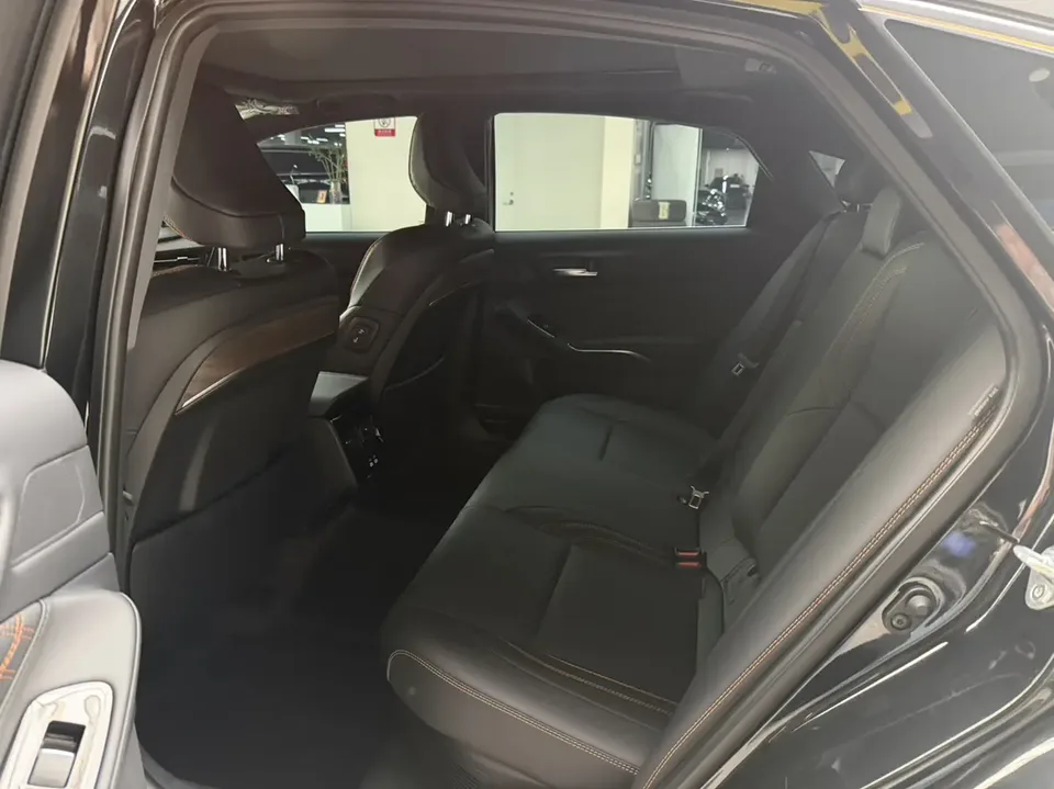 Toyota Avalon Intelligent Electric Hybrid 2.0L E-CVT Luxury Edition 2025 — миниатюра 3
