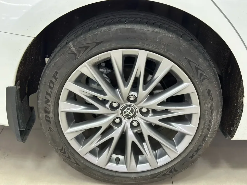 Toyota Avalon Intelligent Electric Hybrid 2.0L E-CVT Luxury Edition 2024 — миниатюра 3