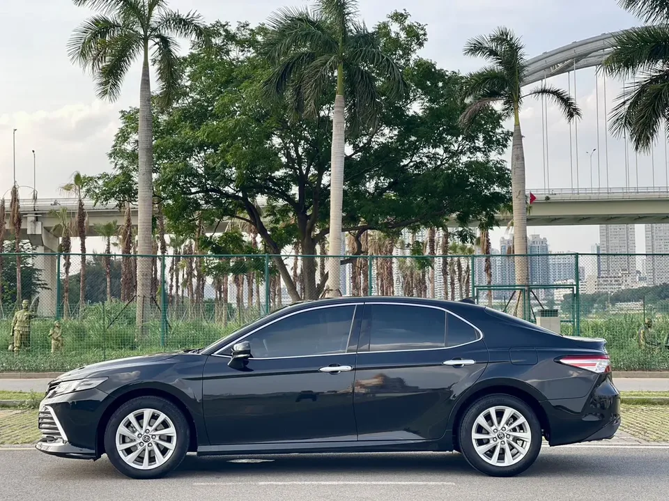 Toyota Camry 2.0G Deluxe Edition 2023 — миниатюра 2
