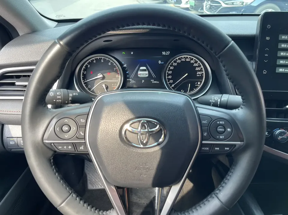 Toyota Camry 2.0G Deluxe Edition 2023 — миниатюра 3