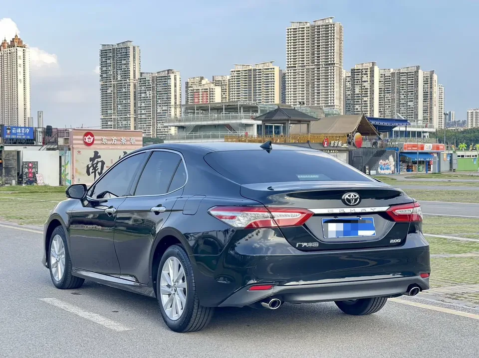 Toyota Camry 2.0G Deluxe Edition 2023 — миниатюра 4